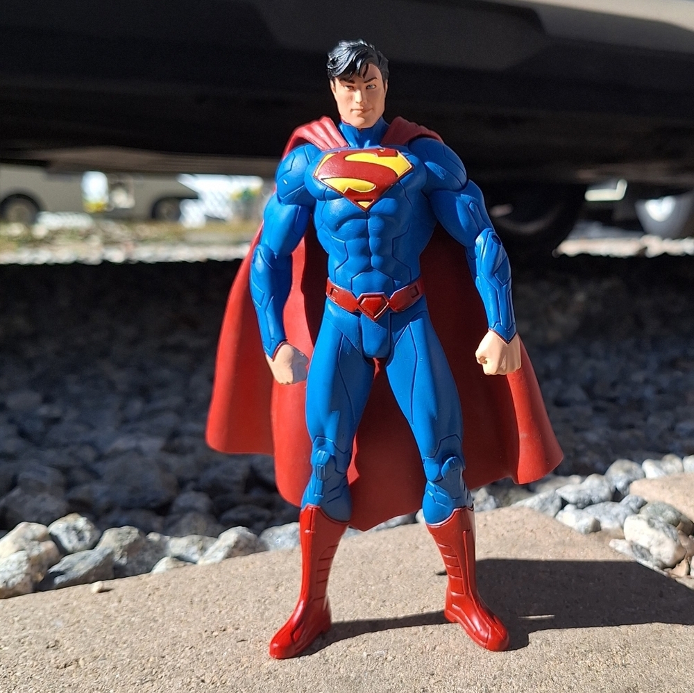 DC Comics Superman Collectible Action Figure - Blue and Red - Picture 9 of 12